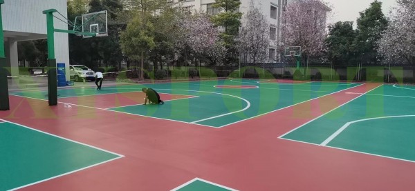 **学校初中部篮球场