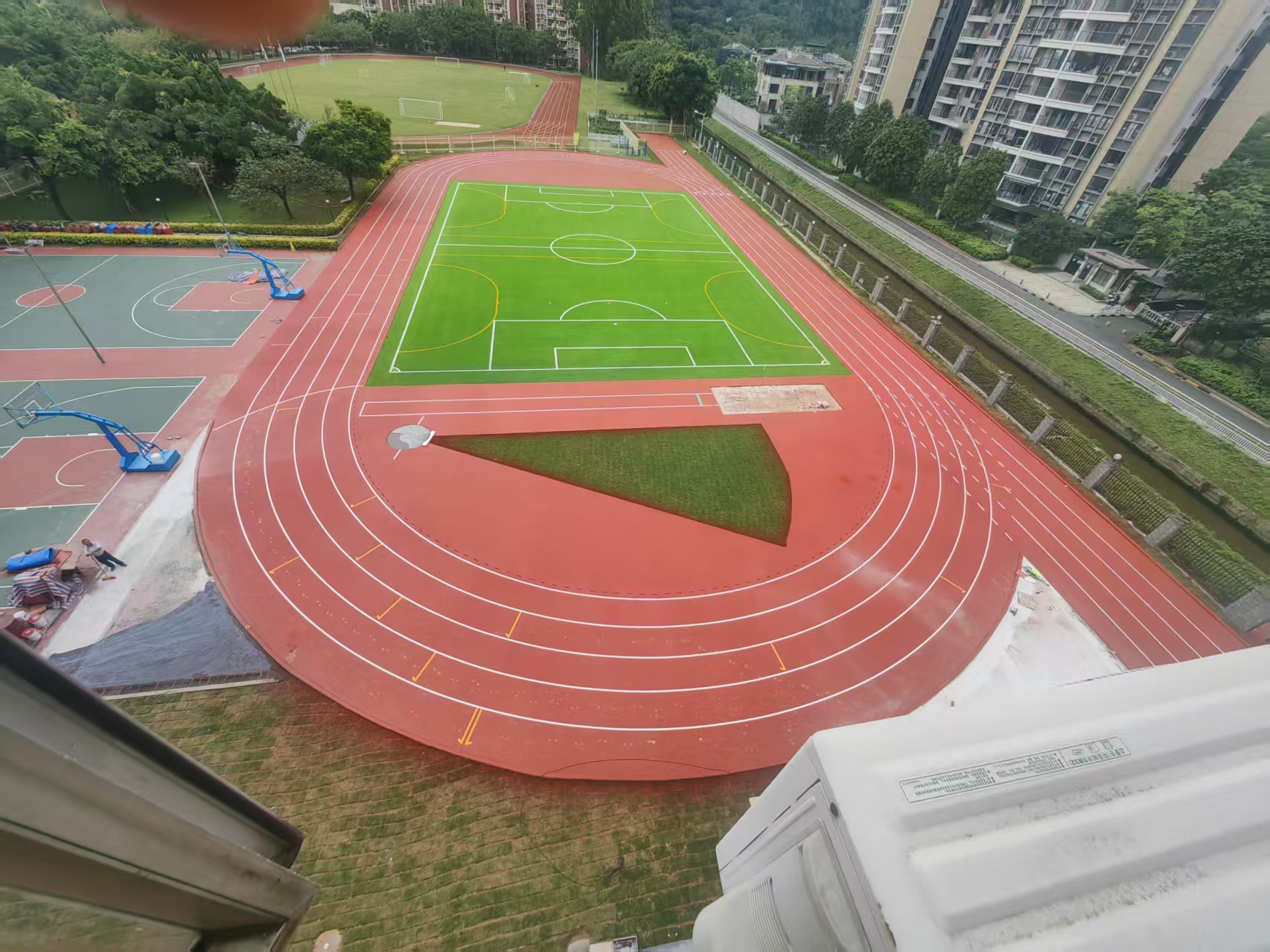 广州**中学田径场