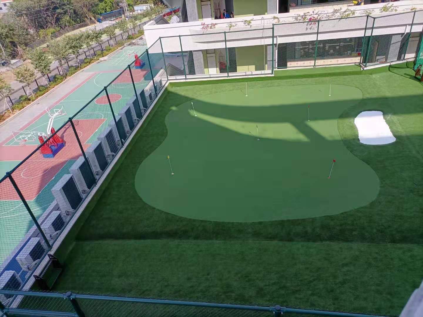 **小型高尔夫球场